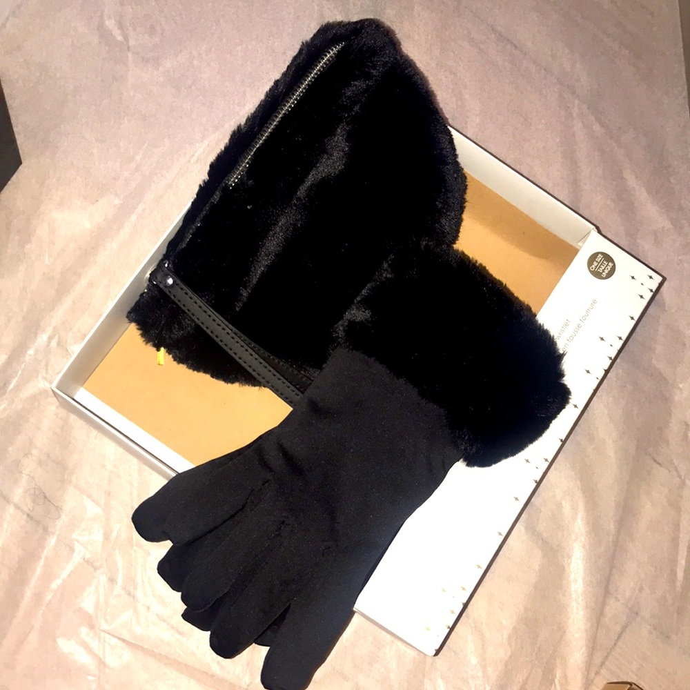 House of Harlow 1960 Faux Fur Gloves and Wristlet Set